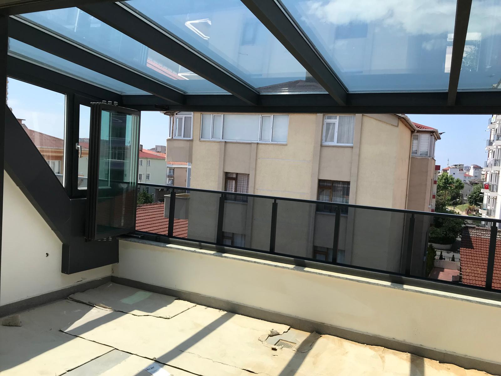 Kış Bahçesi Ve Giyotin 90